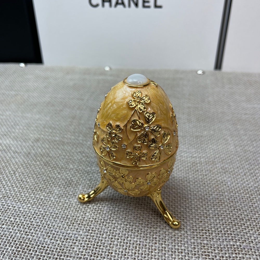 SANKYO MUSIC TRINKET EGG BOX gold tone RHINESTONES WALTZ.